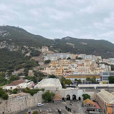 Family Apartment With Swimming Pools 3 Bedroom 2 Bathroom Rock Facing Gibraltar Exterior photo