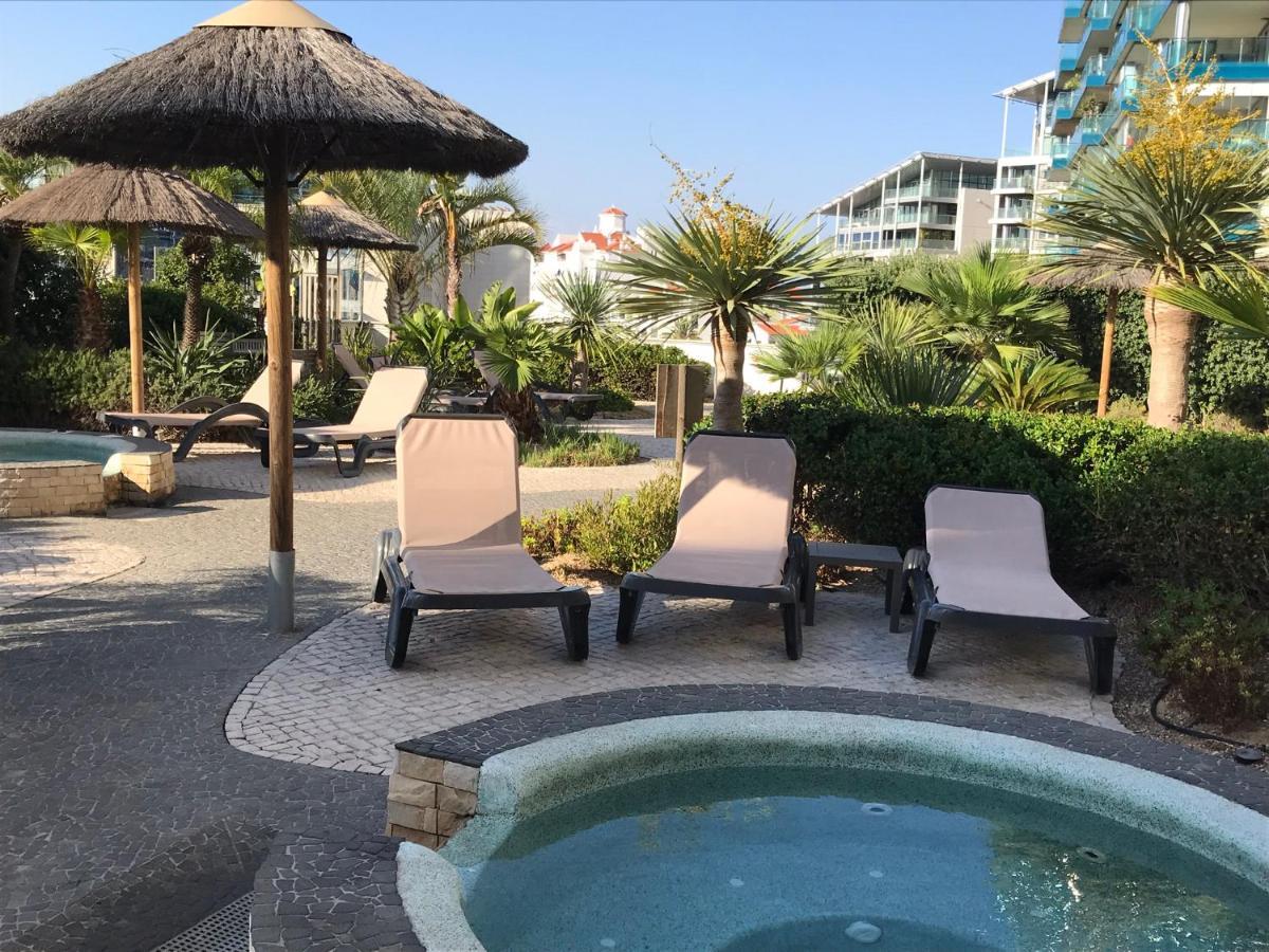 Family Apartment With Swimming Pools 3 Bedroom 2 Bathroom Rock Facing Gibraltar Exterior photo