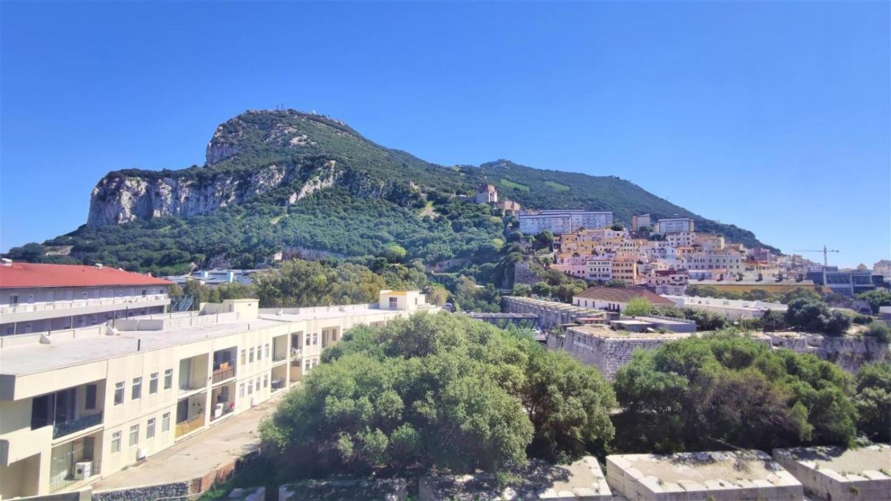 Family Apartment With Swimming Pools 3 Bedroom 2 Bathroom Rock Facing Gibraltar Exterior photo