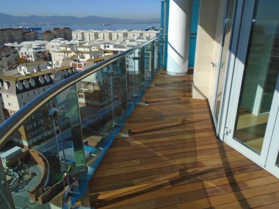Family Apartment With Swimming Pools 3 Bedroom 2 Bathroom Rock Facing Gibraltar Exterior photo