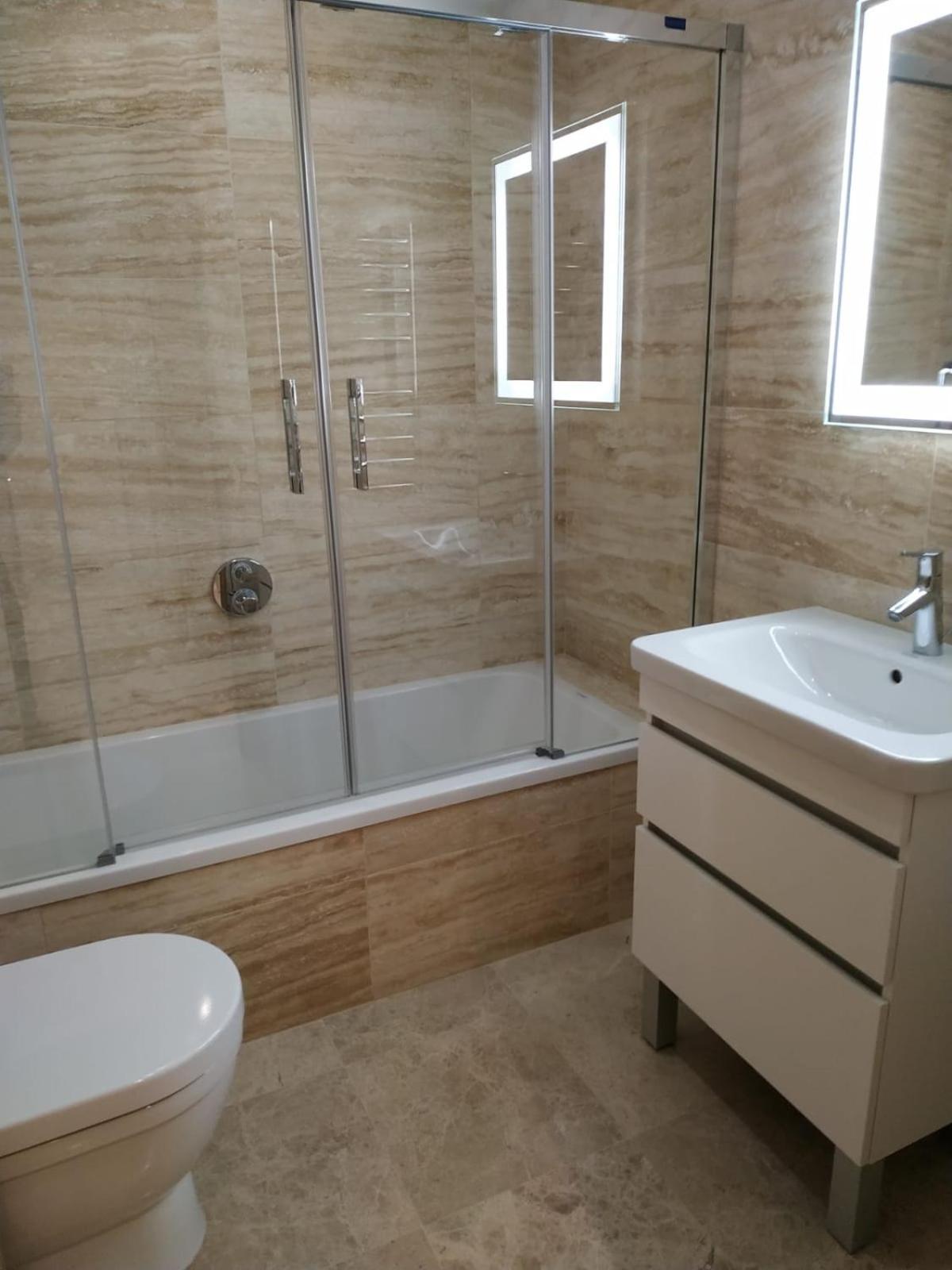 Family Apartment With Swimming Pools 3 Bedroom 2 Bathroom Rock Facing Gibraltar Exterior photo