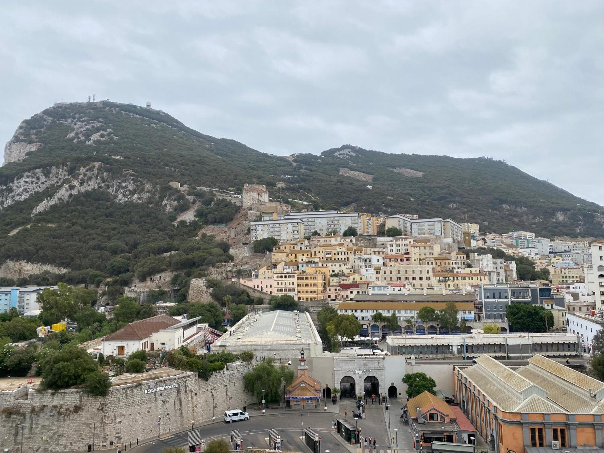 Family Apartment With Swimming Pools 3 Bedroom 2 Bathroom Rock Facing Gibraltar Exterior photo
