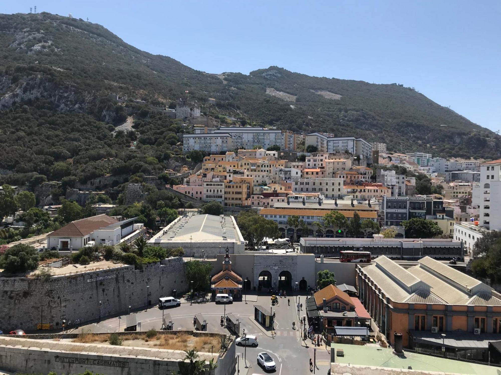 Family Apartment With Swimming Pools 3 Bedroom 2 Bathroom Rock Facing Gibraltar Exterior photo